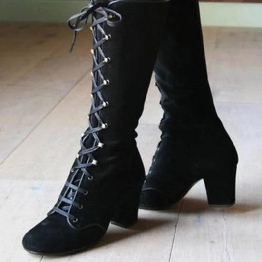 JO | Elegant knee-high lace-up boots with block heel