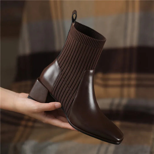 JO | Elegant knitted ankle boots