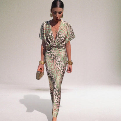 JO | Elegant maxi dress with unique V-neckline for women
