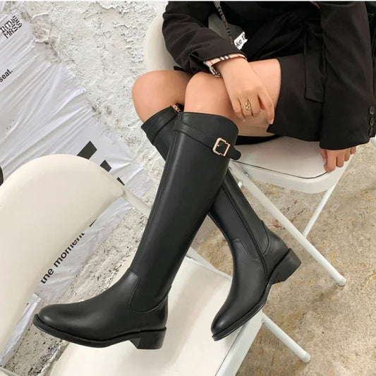 JO | Comfortable knee-high boots with buckle detail
