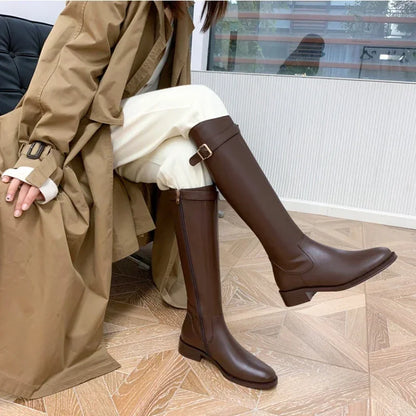 JO | Comfortable knee-high boots with buckle detail