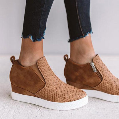 JO | Women Round Hollow Wedges Ankle Boots with Zipper
