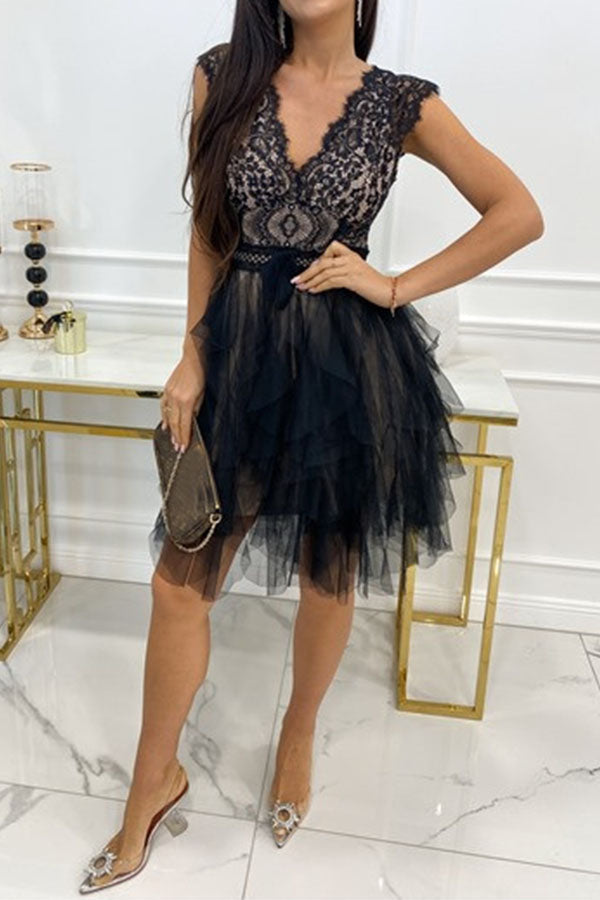 JO | V-neckline Sleeveless lace midi dress