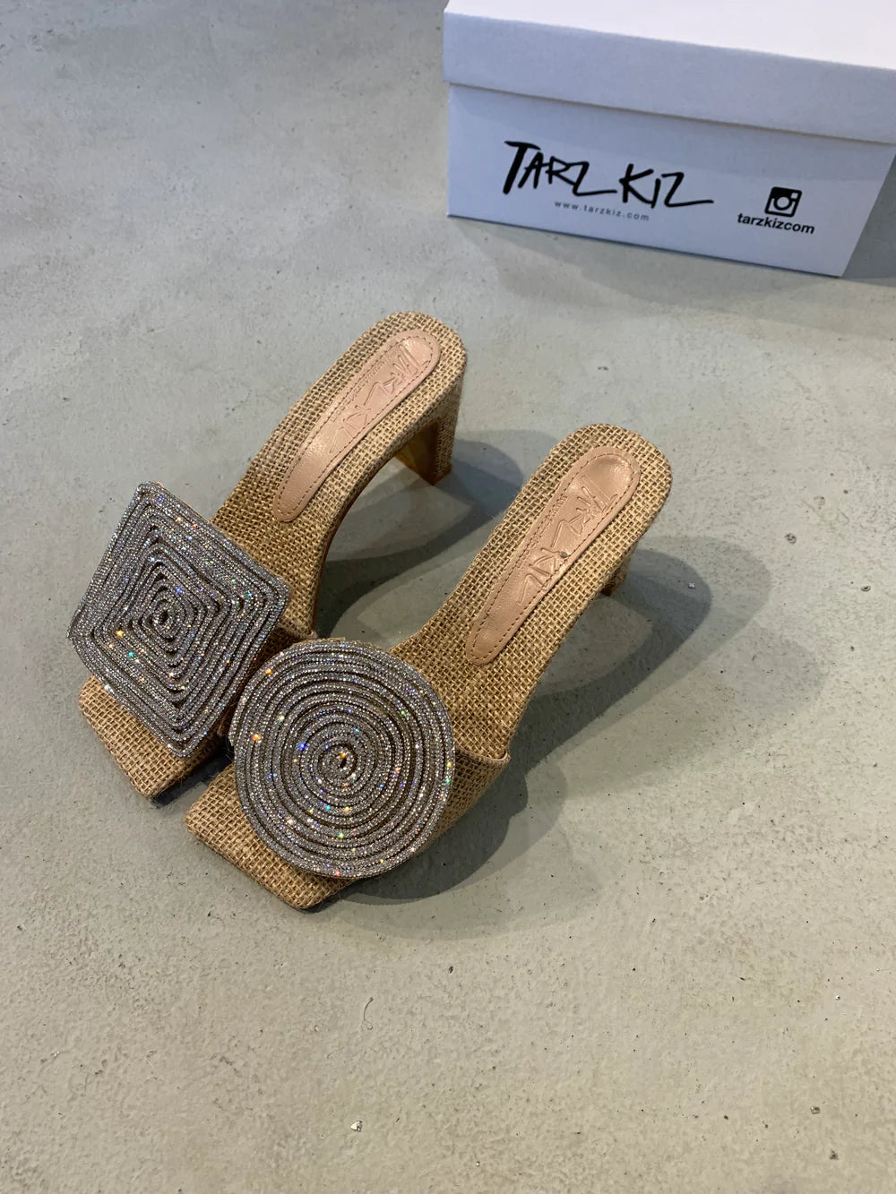 JO | Square round sandals with heels