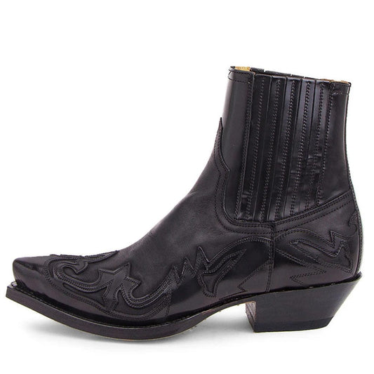 JO | Pointed shoes with embroidery design
